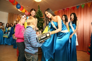 Финалистки «Мисс Казахстан» посетили детей-сирот и зажгли новогоднюю елку в рамках акции «Доброта во благо детям» (+ФОТО)
