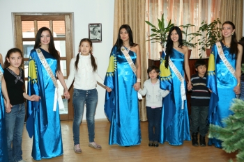 Финалистки «Мисс Казахстан» посетили детей-сирот и зажгли новогоднюю елку в рамках акции «Доброта во благо детям» (+ФОТО)