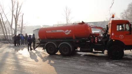 Порыв холодного  водоснабжения в районе магазина «Рахат»(+ФОТО)