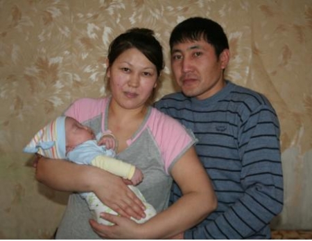Таксист вызволил женщину с младенцем из горящей квартиры в Усть-Каменогорске