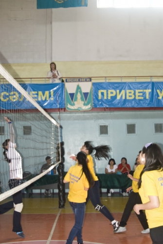 (+Фото) Работники культуры и искусства ВКО отметили профессиональный праздник спортивными играми в футбол и волейбол