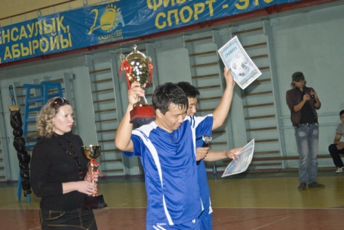 (+Фото) Работники культуры и искусства ВКО отметили профессиональный праздник спортивными играми в футбол и волейбол