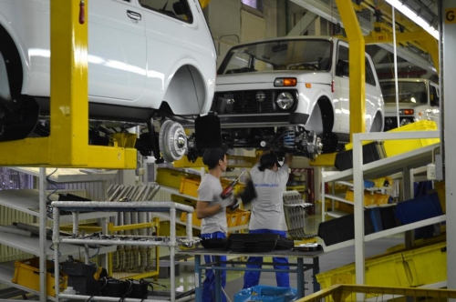 (+Фото) Бердыбек Сапарбаев посетил завод «Азия Авто»