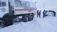 Спасатели вызволили из снежного заноса 50 грузовых и 17 легковых авто в ВКО