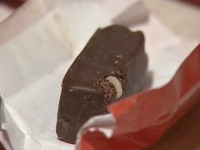 В Усть-Каменогорске старушке продали конфеты с толстыми червями
