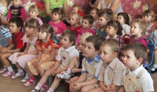 (+Фото) Сотрудники ДКНБ ВКО устроили праздник детям из дома ребенка