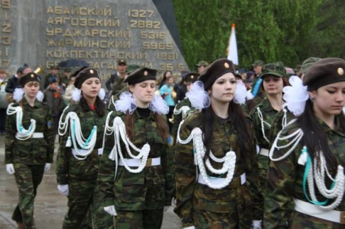(+Фото) В Усть-Каменогорске прошел парад юнармейцев, посвященный Дню Победы