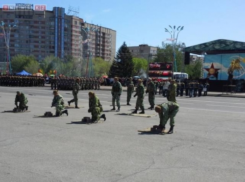 (+Фото) В Усть-Каменогорске отпраздновали День защитника Отечества