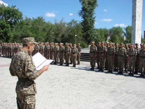 (+Фото) В Семее курсанты военно-технической  школы приняли присягу.