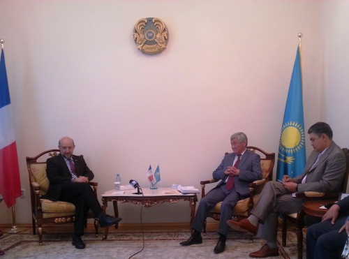 (+Фото) Аким ВКО обсудил вопросы сотрудничества с Чрезвычайным и Полномочным Послом Франции в РК