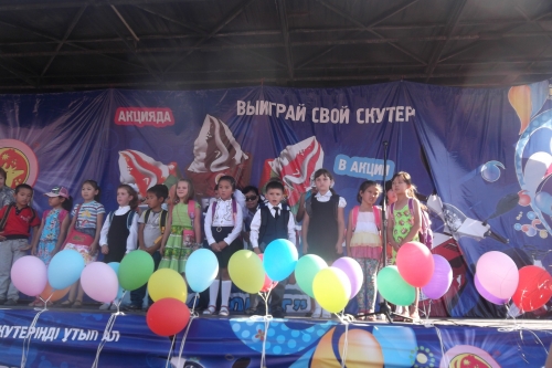 (+Фото) В Усть-Каменогорске в рамках акции «Дорога в школу" прошло праздничное мероприятие