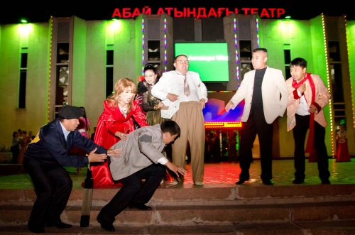 (+Фото) Театралы Семея открыли новый сезон ярким шоу
