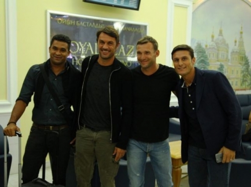 (+Фото+Видео)Мировые звезды футбола прибыли в Алматы