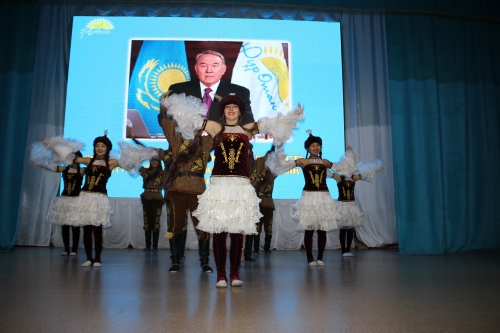 (+Фото) В рамках празднования  Дня Первого Президента в ВКО прошел конкурс акынов