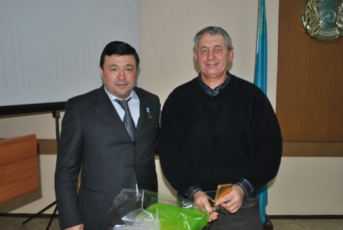 В Восточно-Казахстанской ОДТ нагрудным знаком «20 лет АО «Казахтелеком»  наградили ветеранов связи