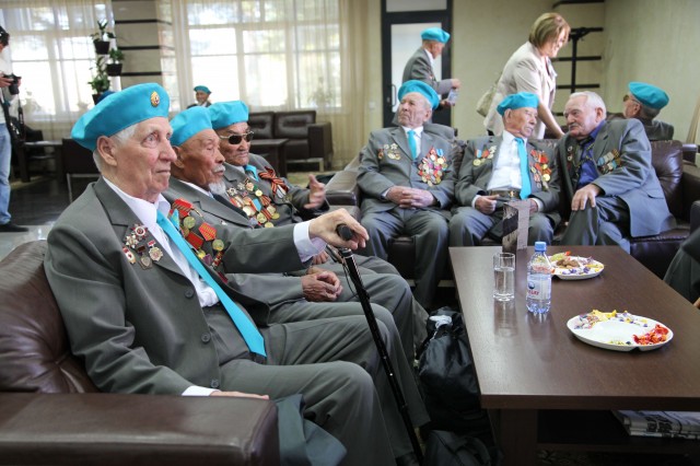 17 ветеранов  из ВКО полетели на парад Победы в Астану 