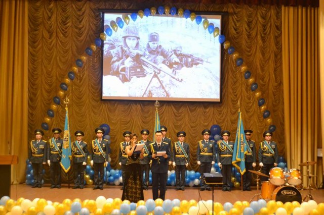 В преддверии Дня Национальной гвардии Республики Казахстан в ВКО наградили лучших военнослужащих