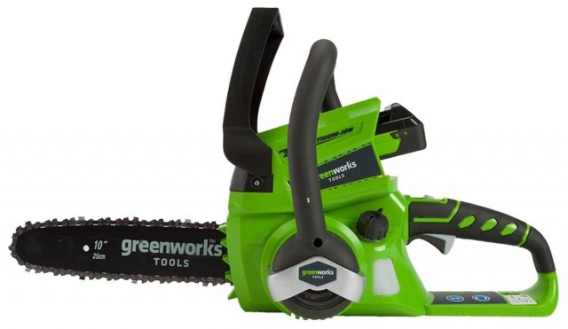 Greenworks представляет новинку – компактную, легкую и мощную аккумуляторную пилу G24CS25 24В с шиной 25 см 
