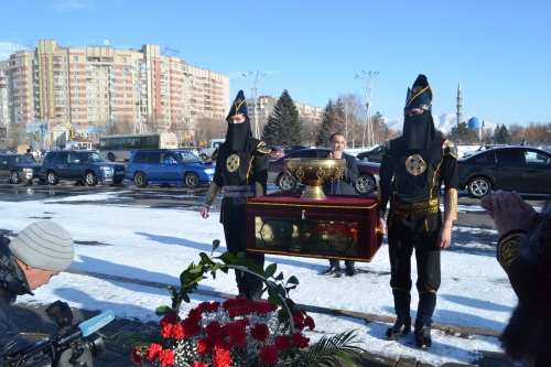 В Усть-Каменогорске встретили символ эстафеты «АНК - 20 добрых дел» «Тайказан»