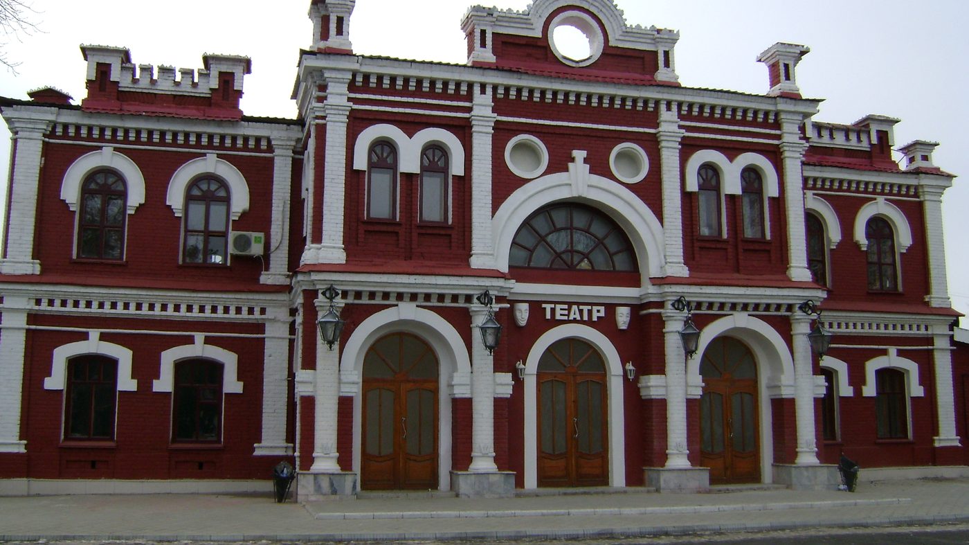 Здание театра драмы в Усть-Каменогорске